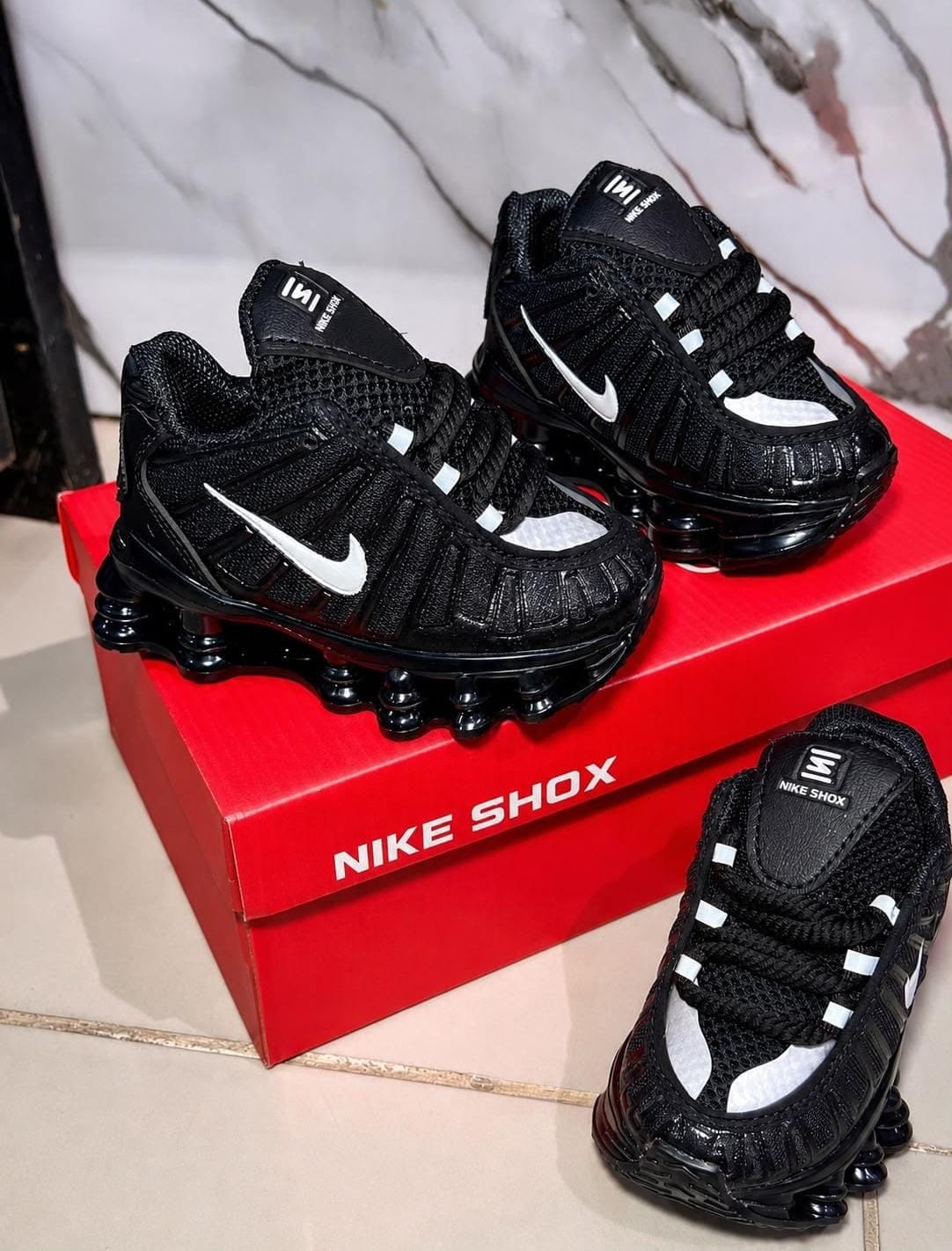 NIKE SHOX