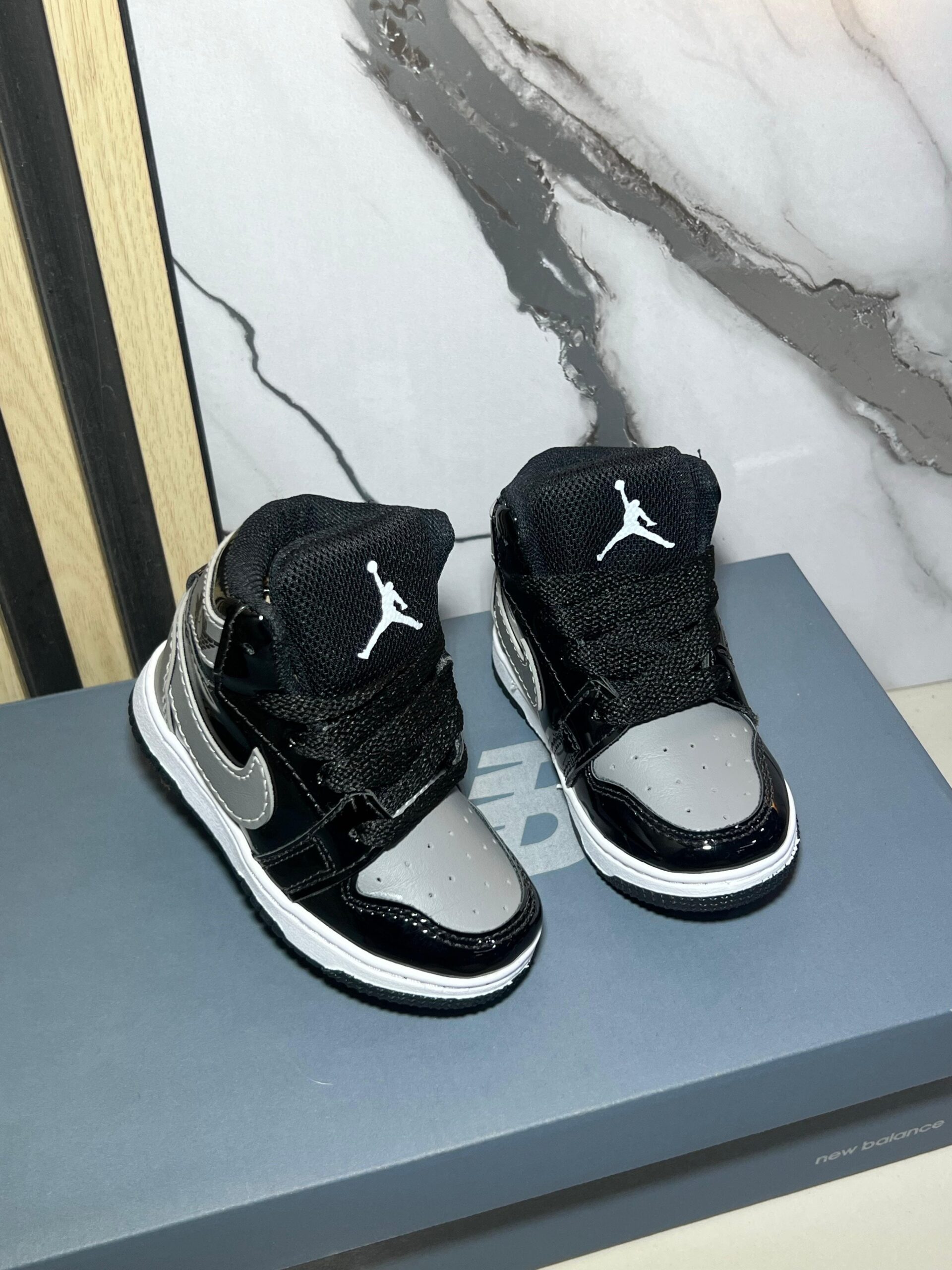 NIKE JORDAN RETRO 1 - Image 2