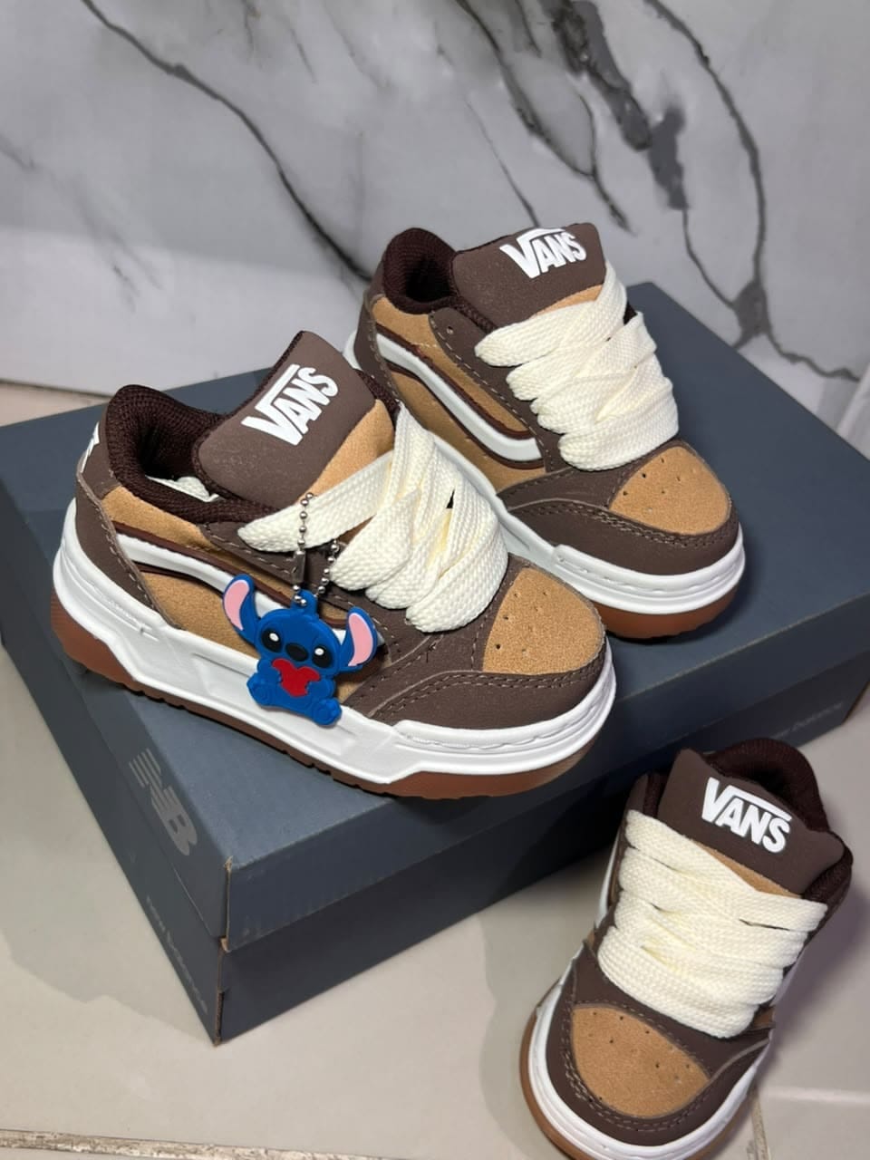 VANS HYLANE