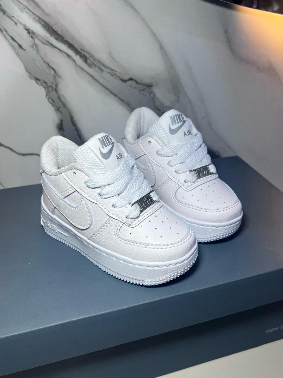 NIKE AIR FORCE ONE